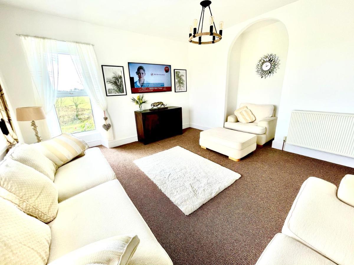Clydfan Apartment Хоулихед Екстериор снимка