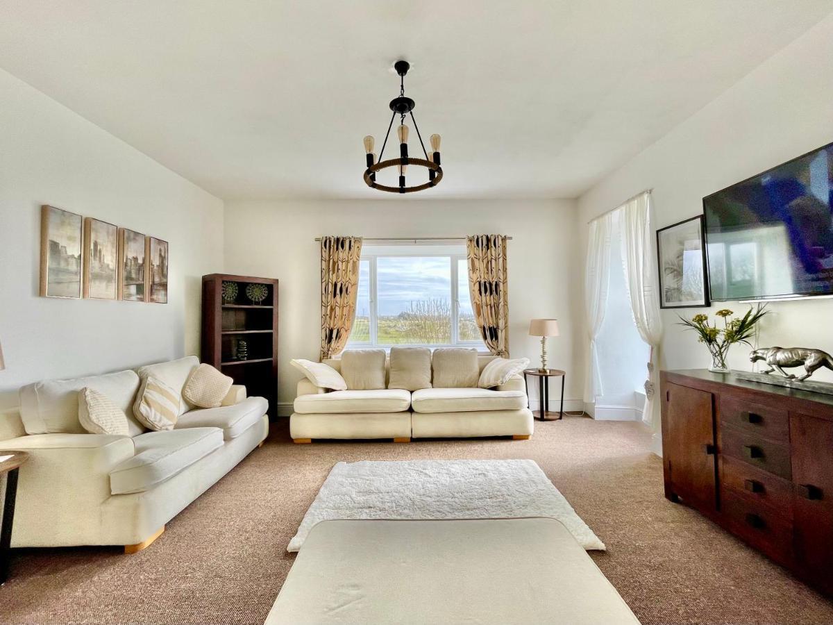 Clydfan Apartment Хоулихед Екстериор снимка