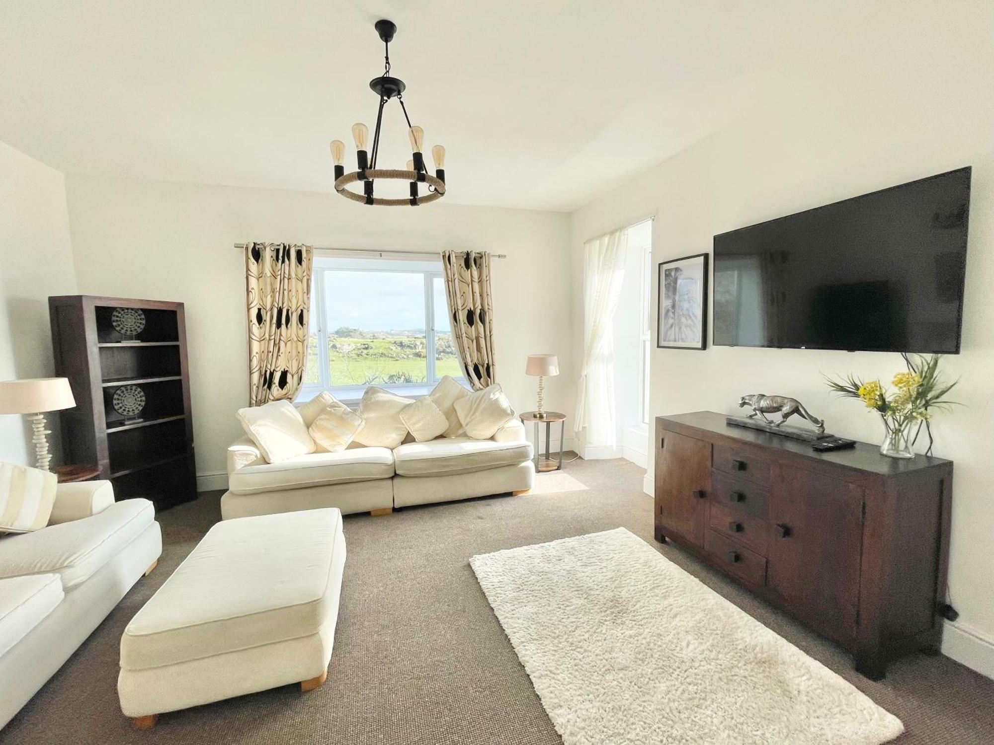 Clydfan Apartment Хоулихед Екстериор снимка