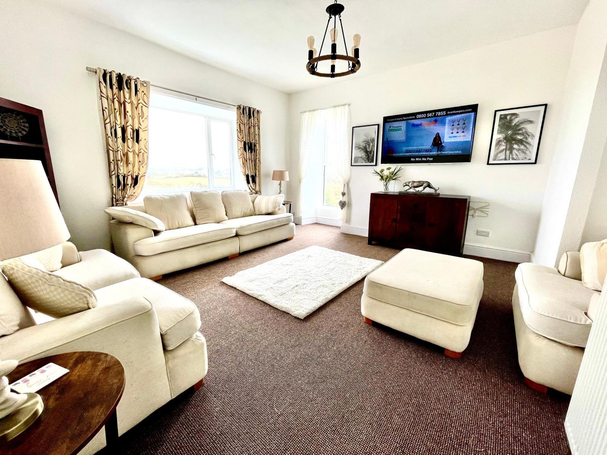 Clydfan Apartment Хоулихед Екстериор снимка