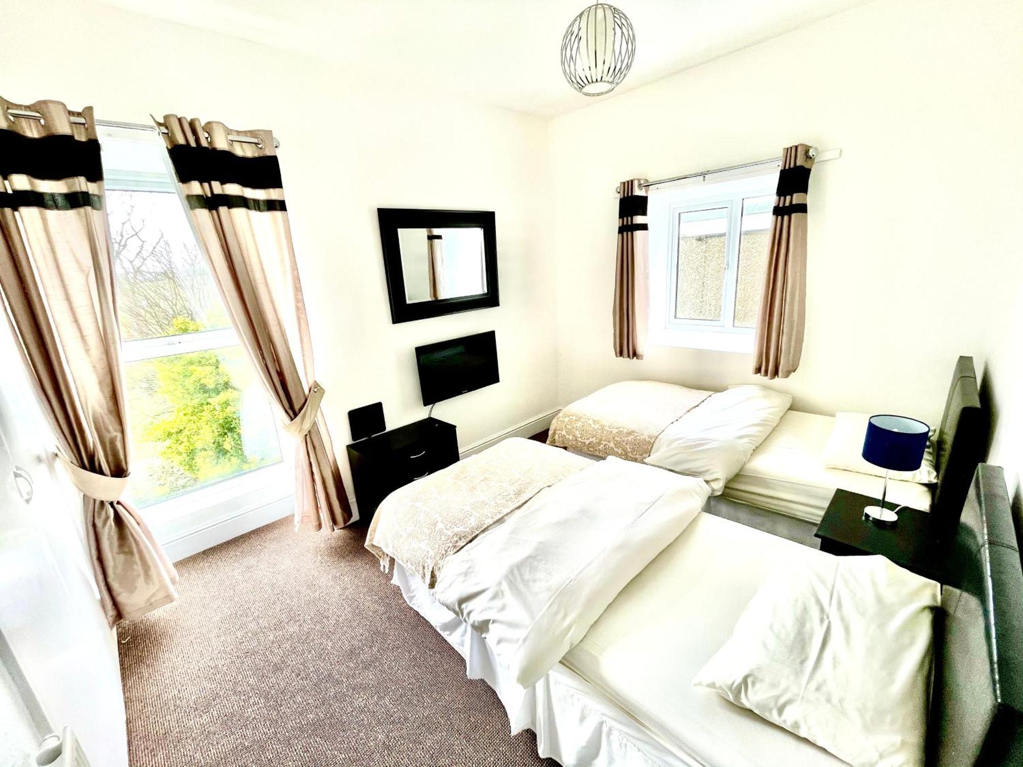 Clydfan Apartment Хоулихед Екстериор снимка