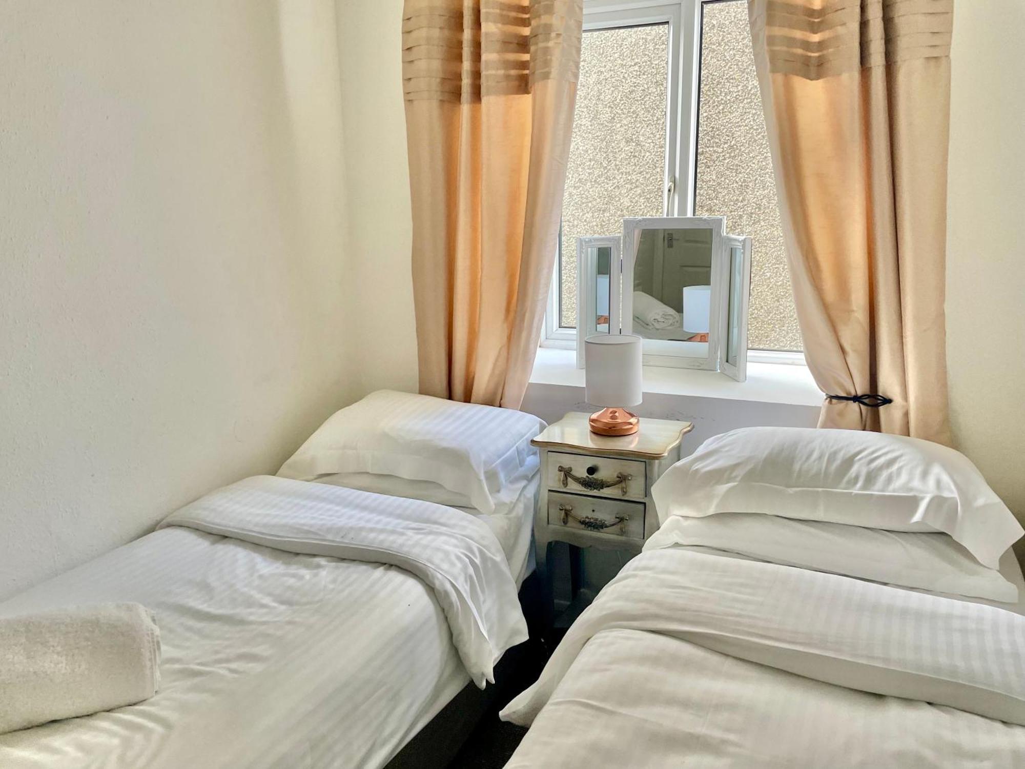 Clydfan Apartment Хоулихед Екстериор снимка