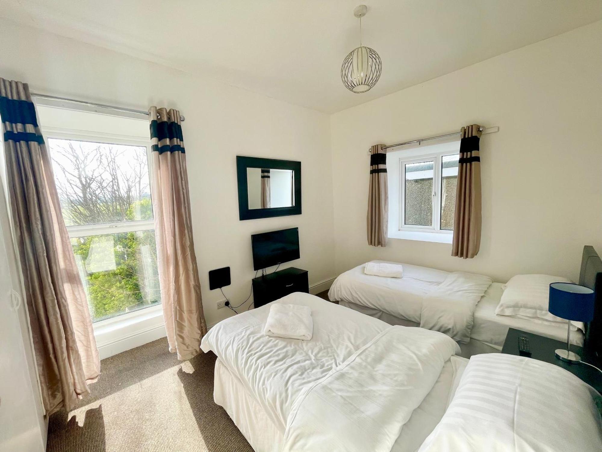 Clydfan Apartment Хоулихед Екстериор снимка